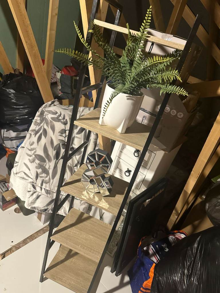 Storage shelf unit 