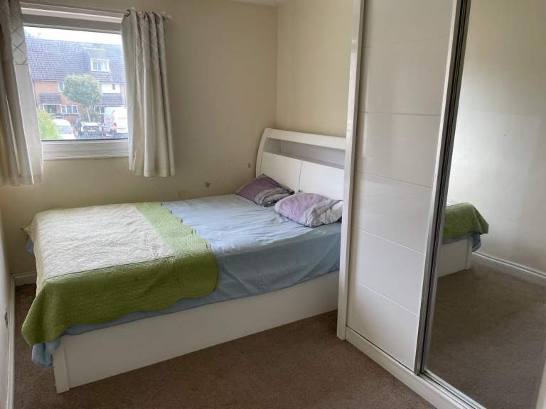 Double room available in house sharing 
