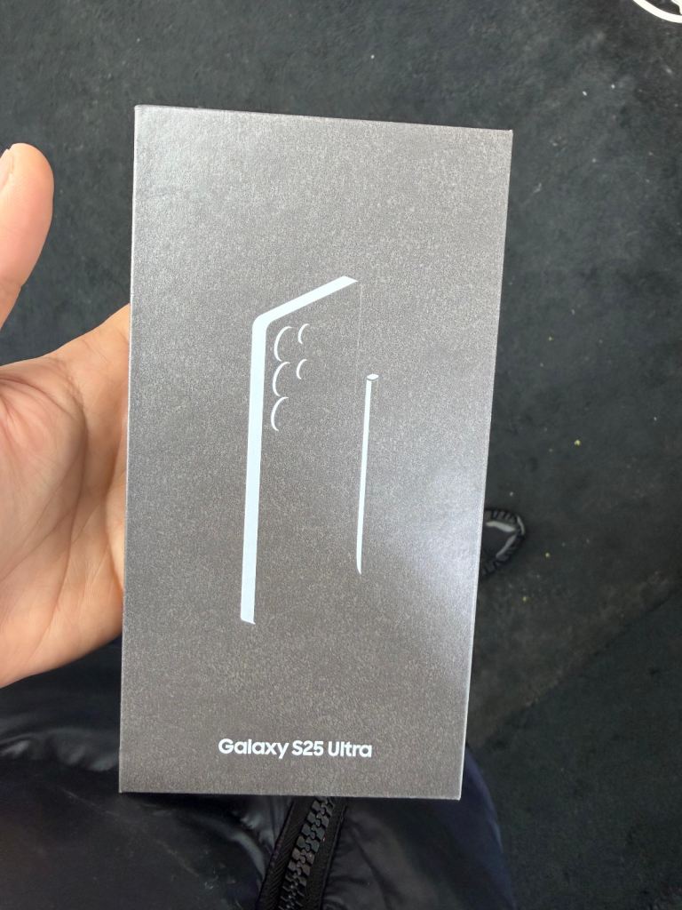 SAMSUNG S25 ULTRA BRAND NEW BOX ONE YEAR OFFICIAL WARRANTY 