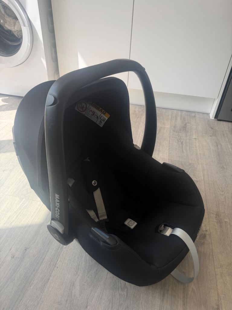 Maxi-Cosi Baby Car Seat – Black, Good Condition
