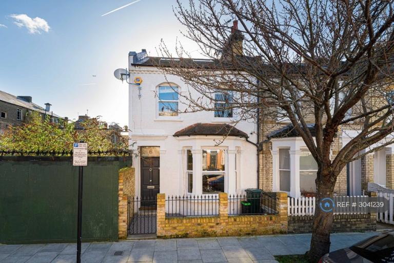 4 bedroom house in Mendora Road, London, SW6 (4 bed) (#3041239)