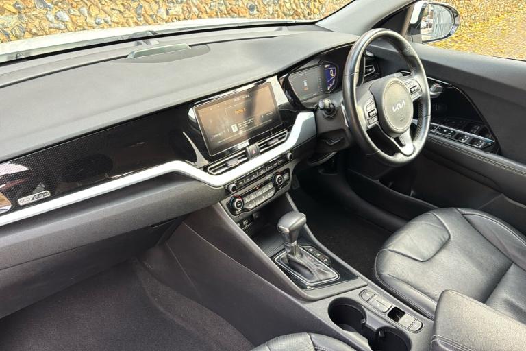  Kia Niro Plug In Hybrid 1.6 Gdi 8.9kwh 3 Suv 5dr Petrol Plug In Hybrid Dct