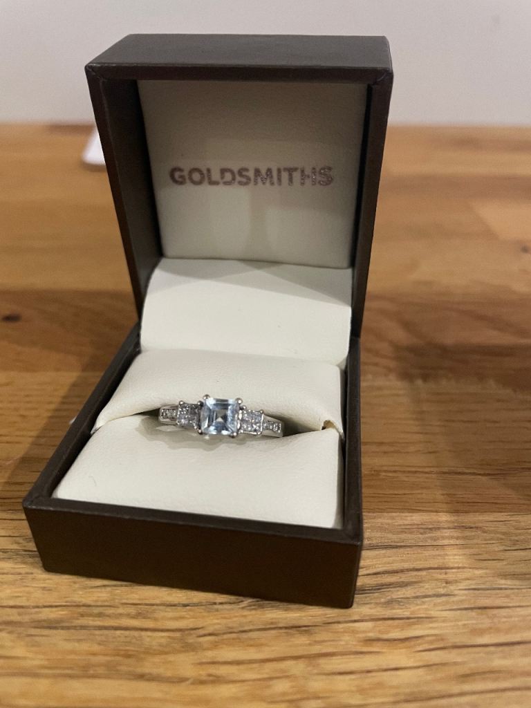 Aquamarine & diamond engagement ring 