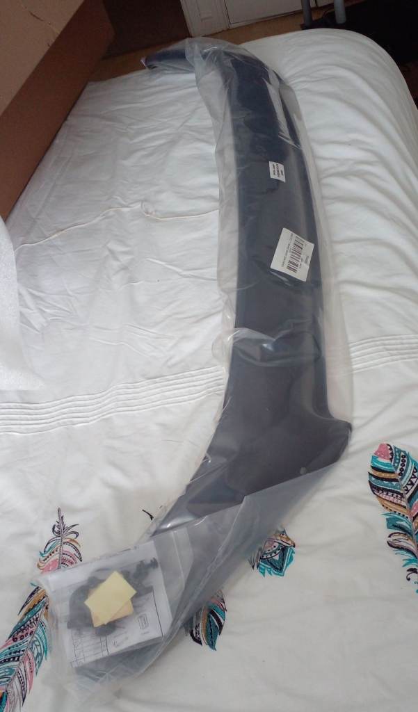 Isuzi dmax bonnet guard/ protector