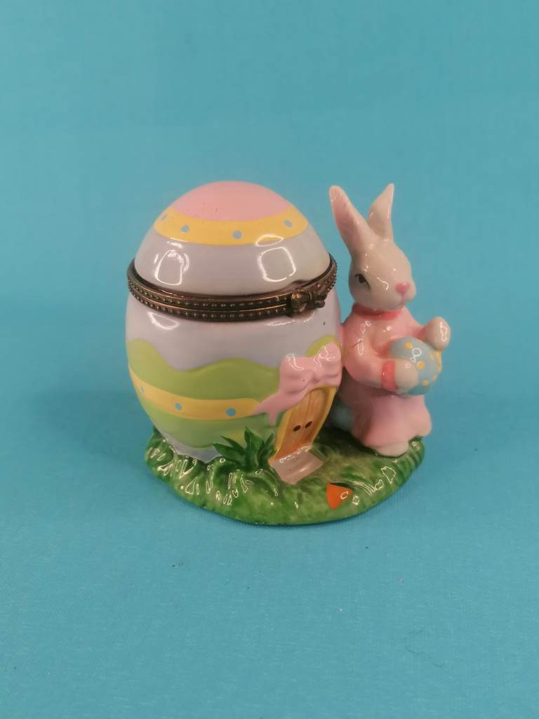 Vintage  Rabbit Trinket box 3-inch height. 