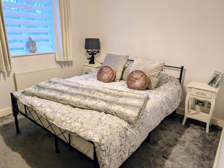 Double room and bathroom 