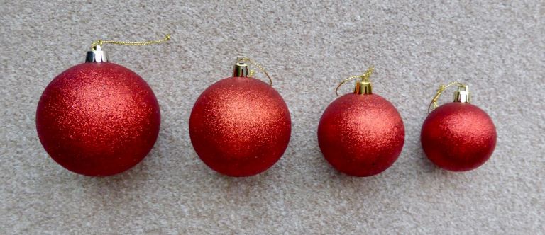 16 X RED GLITTER BAUBLES CHRISTMAS TREE HANGING DECORATIONS XMAS BALLS ALL 16 FOR £3