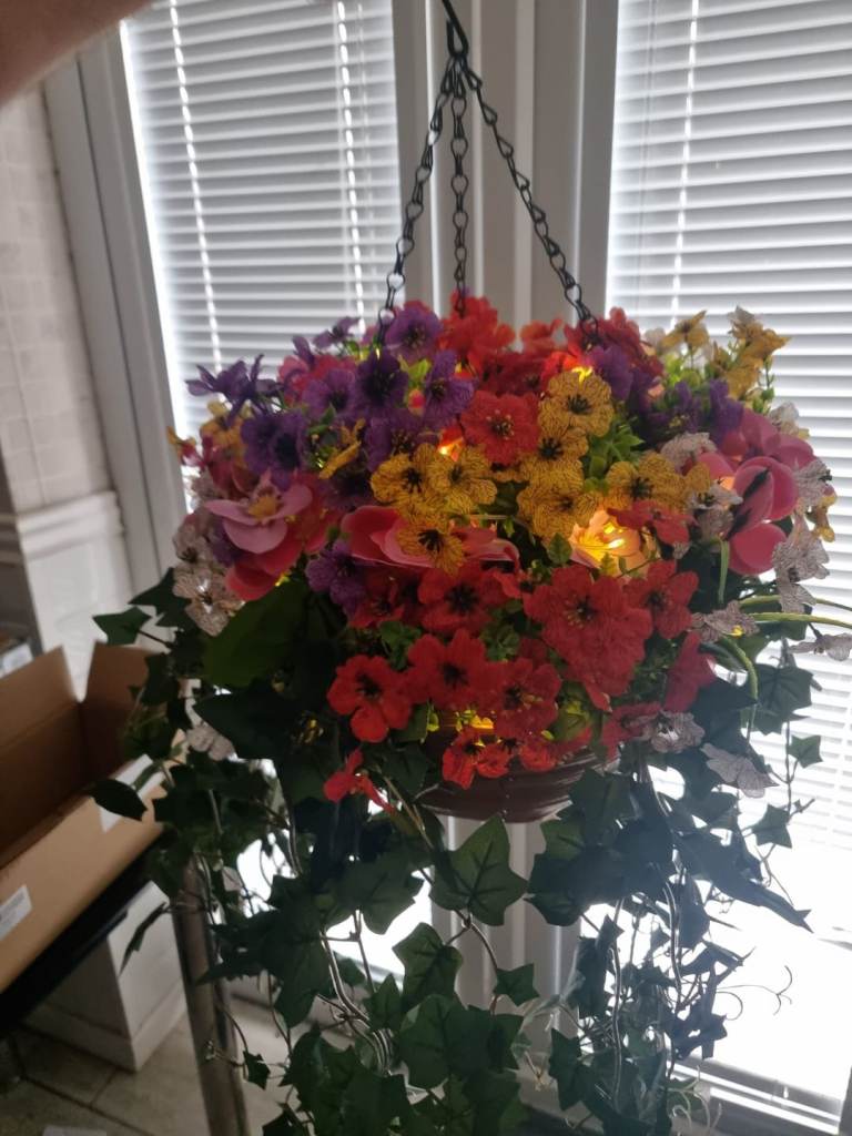 HANGING BASKET UV FLOWERS AND LIGHTS UP