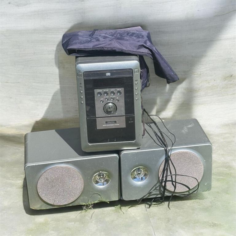Sanyo DC-MM5000 Micro Component System AM/FM Radio CD Player Cassette 