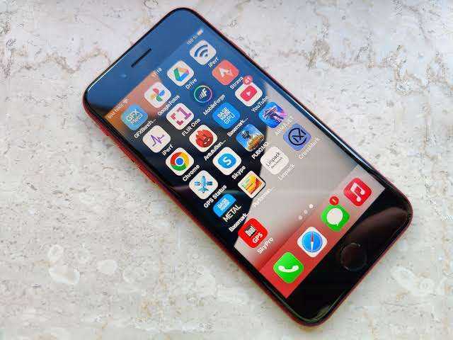 Apple iPhone SE 2022 5G Red 