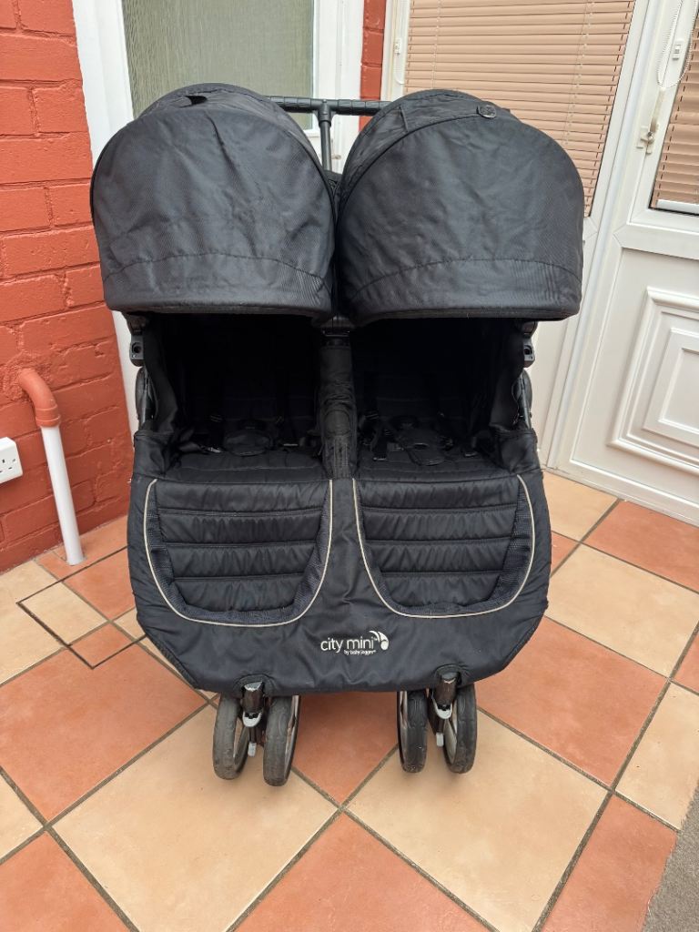 Double / twins foldable pushchair 