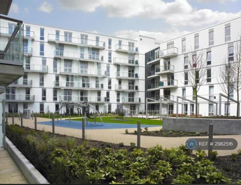 2 bedroom flat in Empire Way, Wembley, HA9 (2 bed) (#2982516)