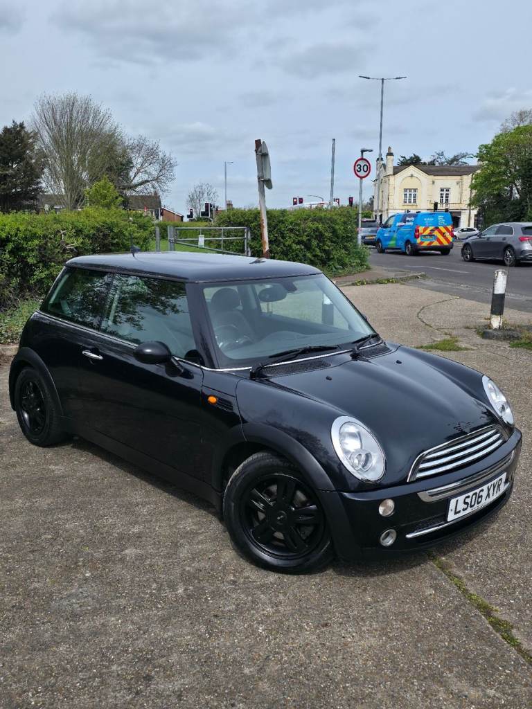 Mini Automatic Black Edition, 2006, only 1 owner from new, 12 service stamps, ulez, 