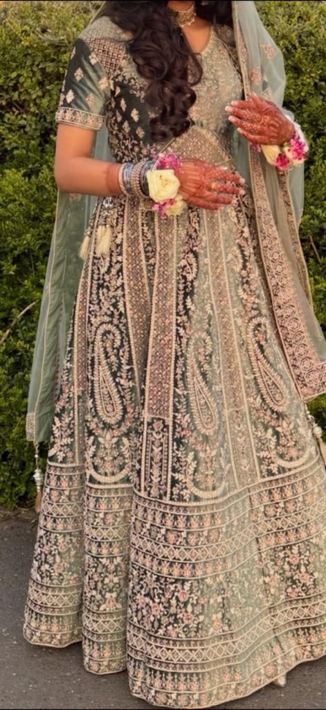 Gorgeous embroidered wedding/mehndi lengha outfit