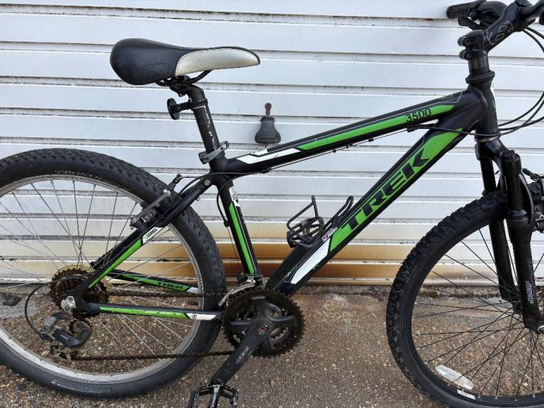 BOY OR GIRLS BIKE TREK HYBRID 26in wheels 7x3 gears 16in frame  aluminum very light serviced £70