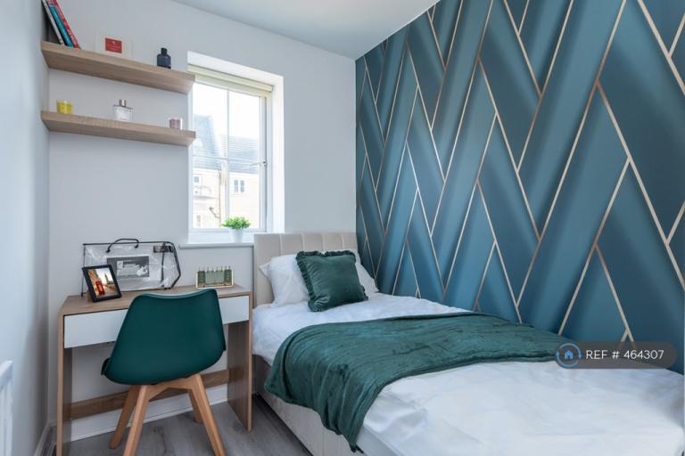 2 bedroom flat in Kelly Avenue, London, SE15 (2 bed) (#464307)