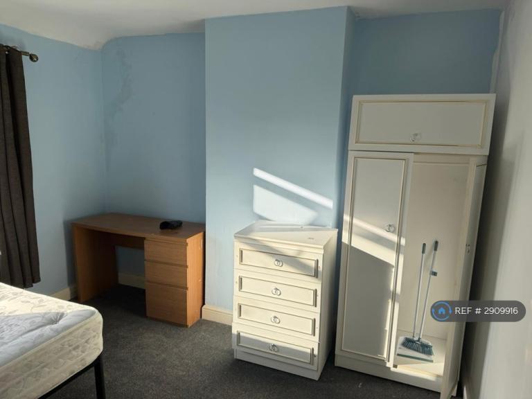 1 bedroom in Queens Road, Nottingham, NG9 (#2909916)