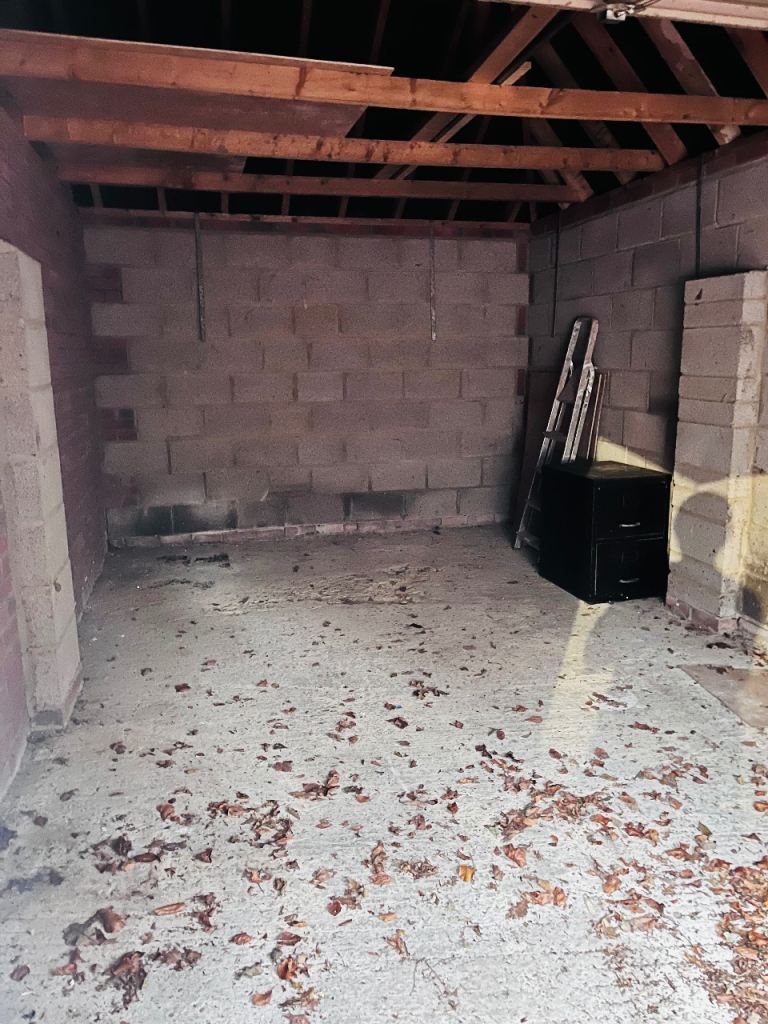 Large Secure Single Garage to Rent – Ideal Long-Term Storage