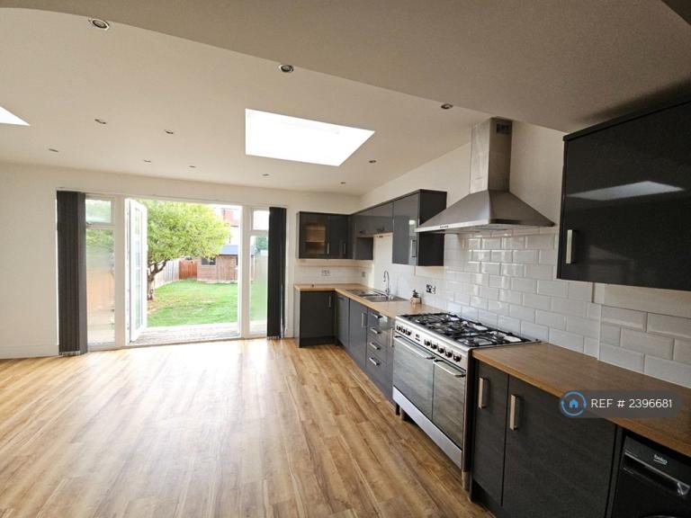 4 bedroom house in Buckfast Road, Morden, SM4 (4 bed) (#2396681)