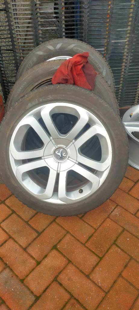 17"Peugeot 5008 4 stud alloy wheel 