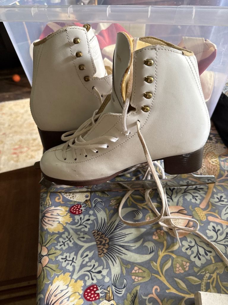 Girls ice skates 