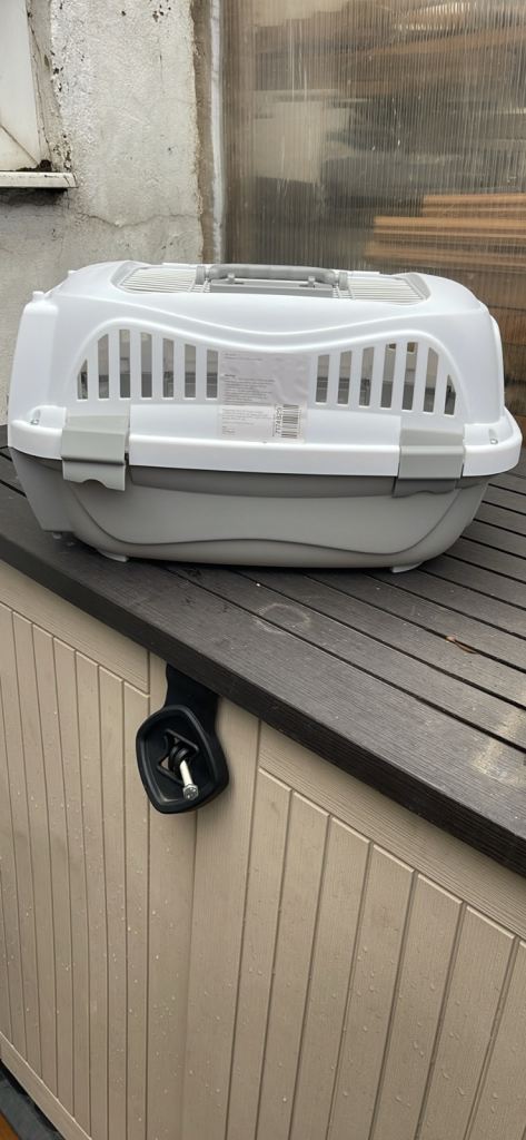 Large Brand new cat  carrier 