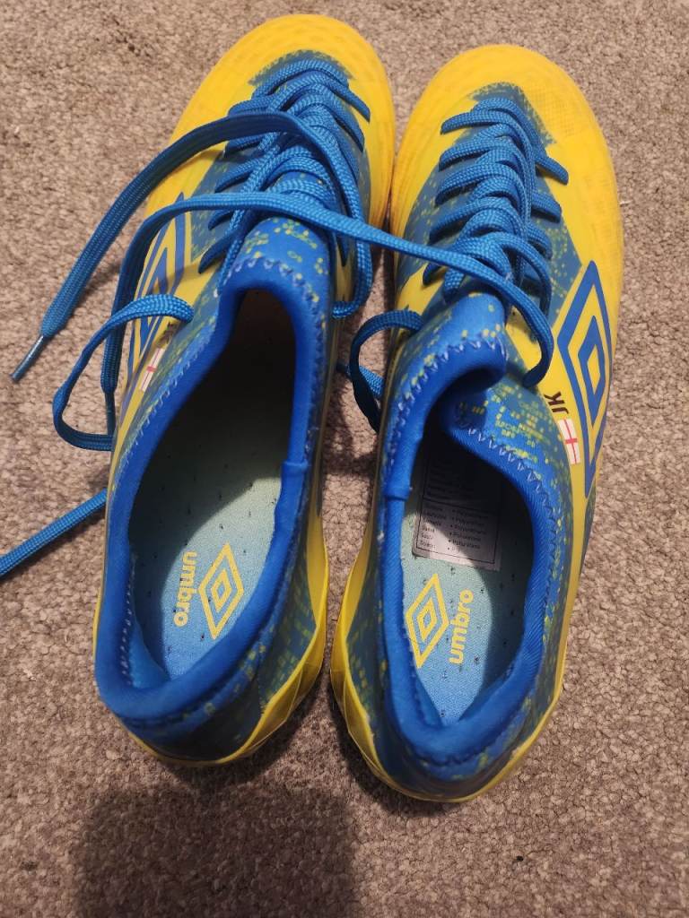 Mens size 7 velocita football  boots 