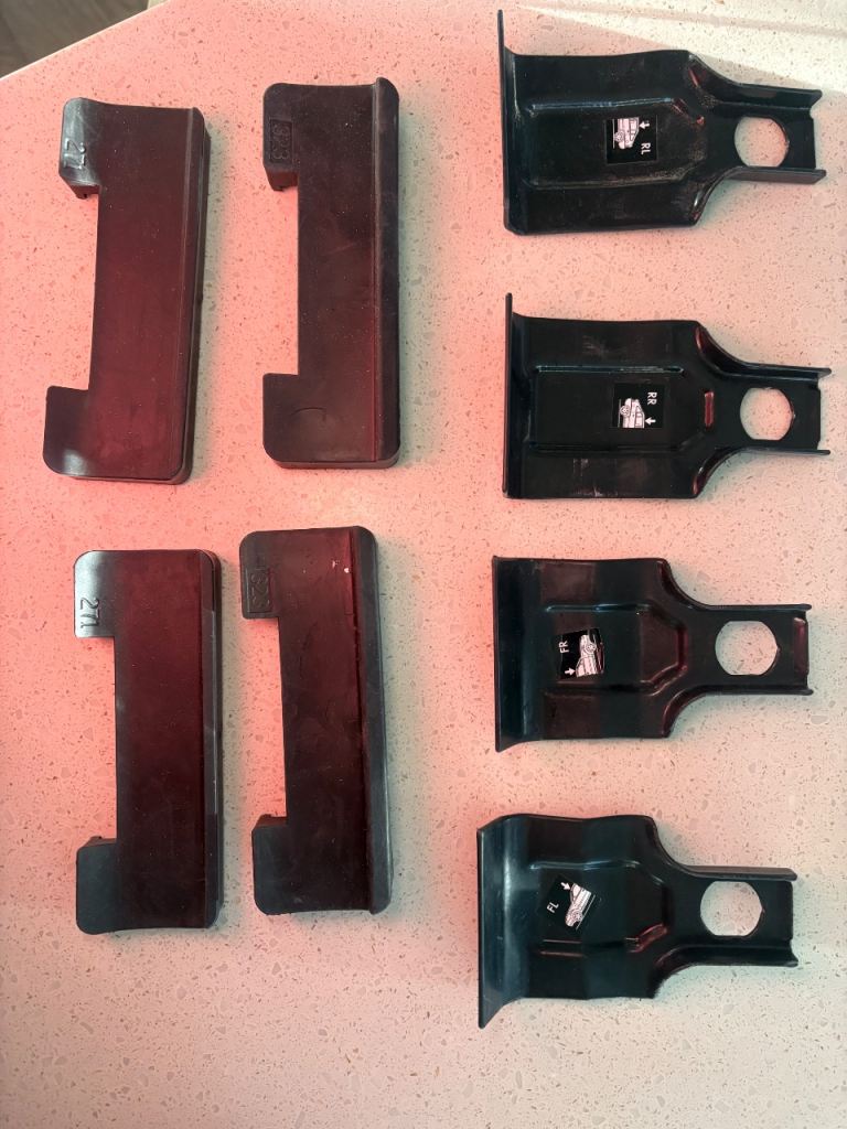 Range River Evoque roof bar fitting kit