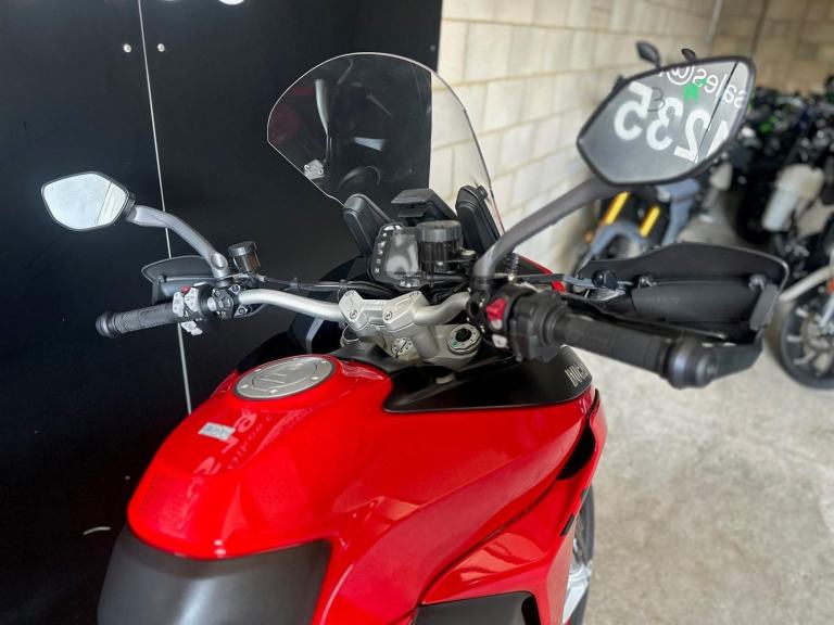 Stunning Low Mileage 2024/24 Ducati Multistrada V2S Motorcycle 