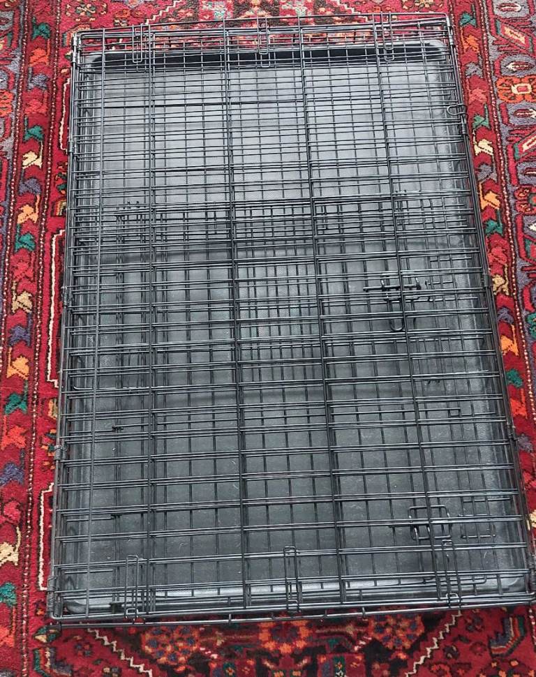 Large Wire Dog Crate with Bed (108 x 73 x 78 cm) - Good Condition