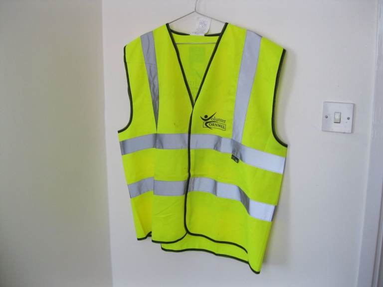EXTRA LARGE SIZE 3XL YELLOW HIGH VISABILITY VEST TOTTENHAM N17