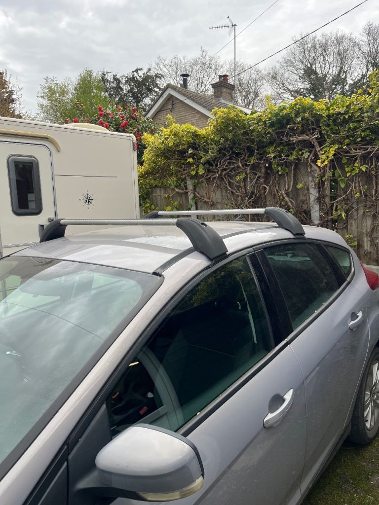 Genuine mk 3 ford focus roof bars/roof rack