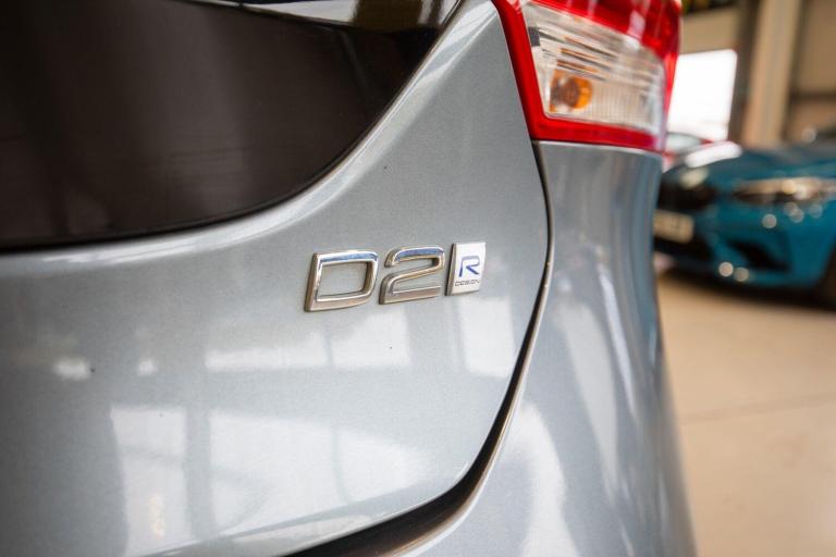 2019 Volvo V40 D2 [122] R DESIGN Edition 5dr Geartronic HATCHBACK DIESEL Automatic