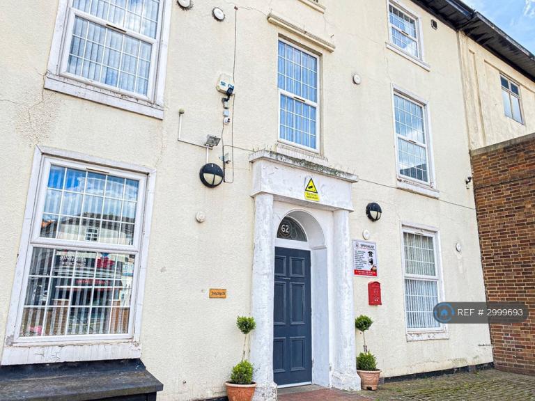 Studio flat in High St, West Bromwich, B70 (#2999693)