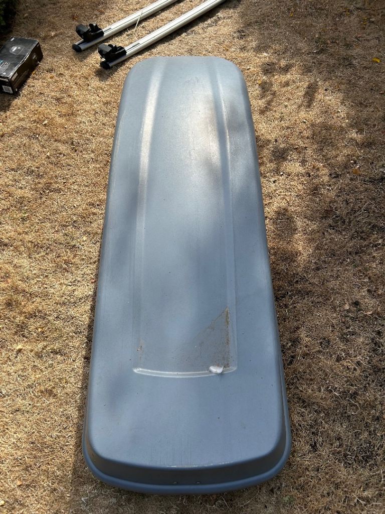 Halfords roof box and Thule Evo Raised Rail bars 7104