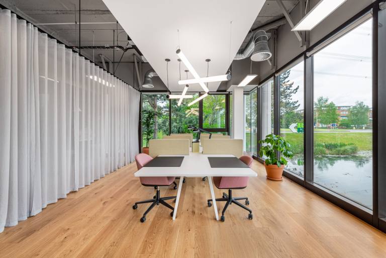Reading - RG7 4SA \ Desk Space in a Collaborative Coworking Environment