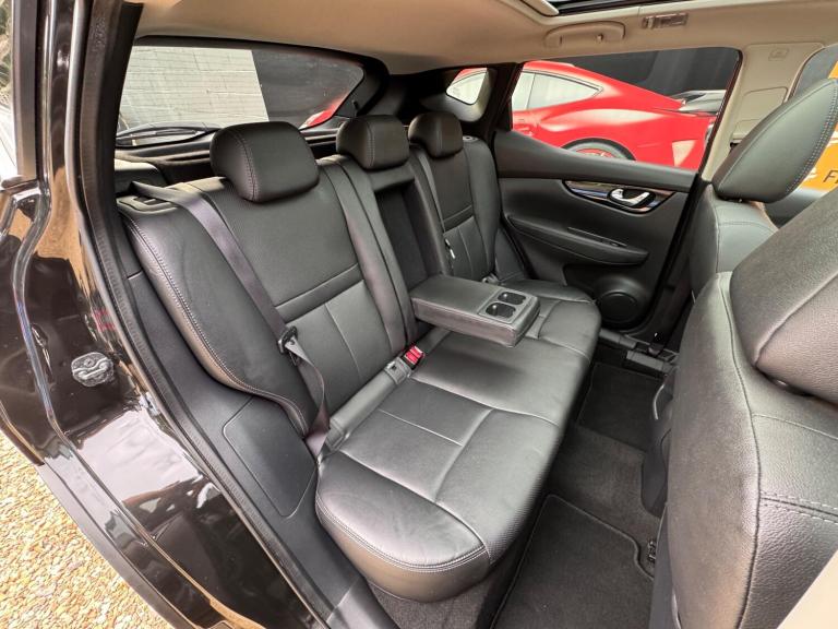 2015 Nissan Qashqai 1.6 DIG-T Tekna 2WD Euro 6 (s/s) 5dr HATCHBACK Petrol Manual