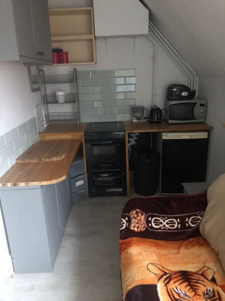 Small Single furnished Bedsit