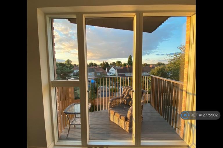 1 bedroom flat in Artesian House, Slough, SL1 (1 bed) (#2775502)