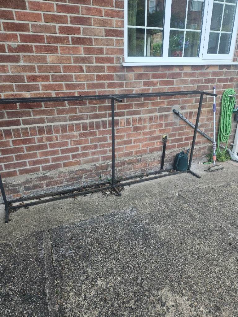 Solid roof rack / frame