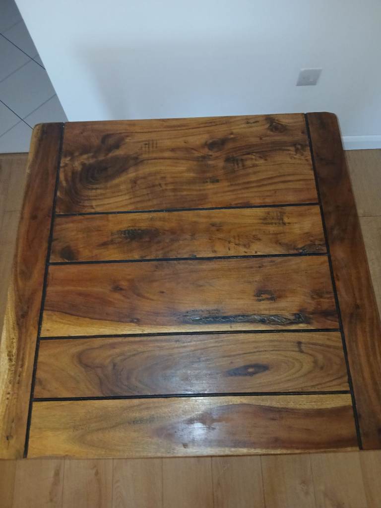 Solid wood expandable table