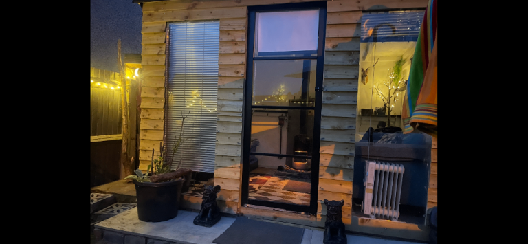 Karge 3 bed first floor flat B459NL with private balcony and garden 