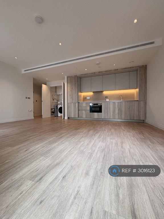 1 bedroom flat in Gasholder Place, London, SE11 (1 bed) (#3016123)