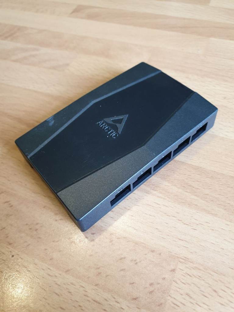 Arctic PC Fan Hub 10 Port 4-Pin PWM Sata Powered