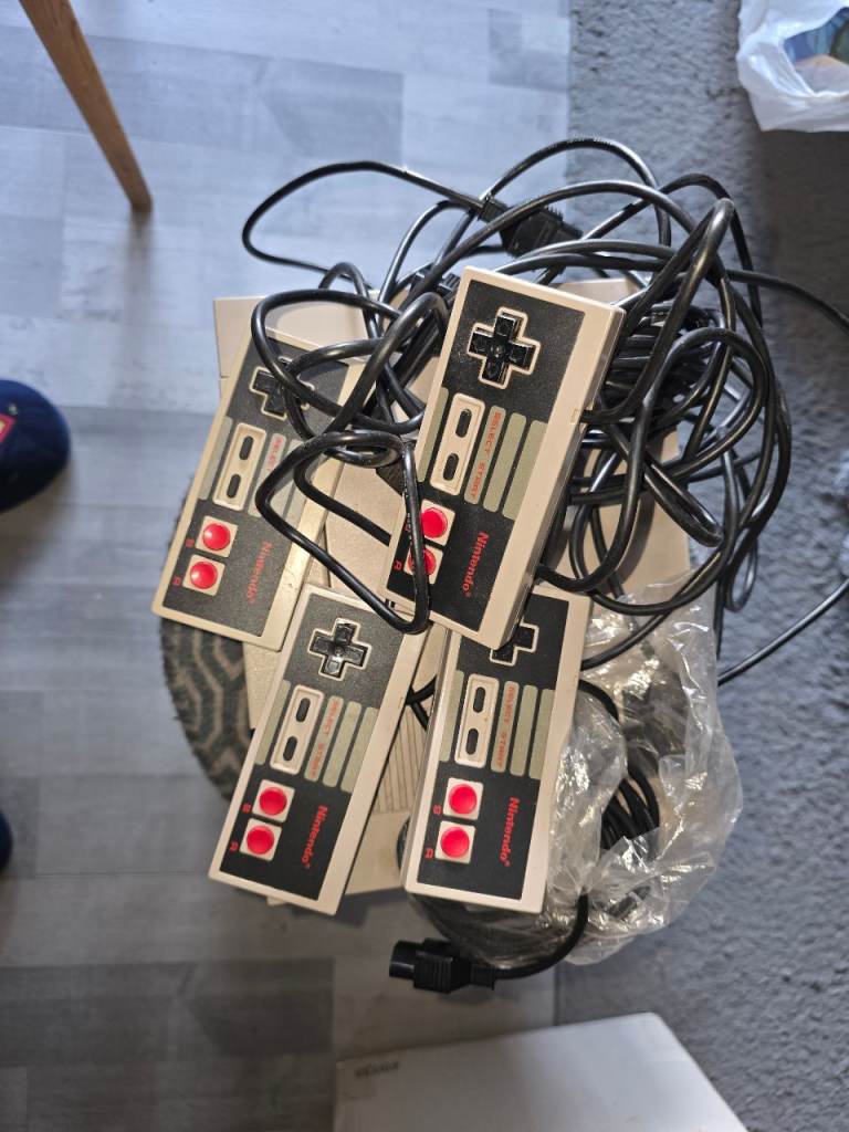 2 nintendo nes and games