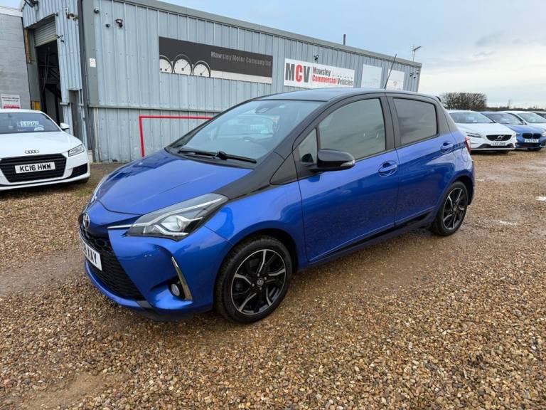2018 Toyota Yaris 1.5 VVT-i Grey Bi-Tone Hatchback 5dr Petrol Manual Euro 6 (111 ps) Hatchback Pe...