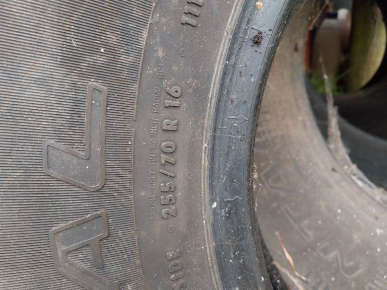 FREE 4x4 tyres  255/70/16