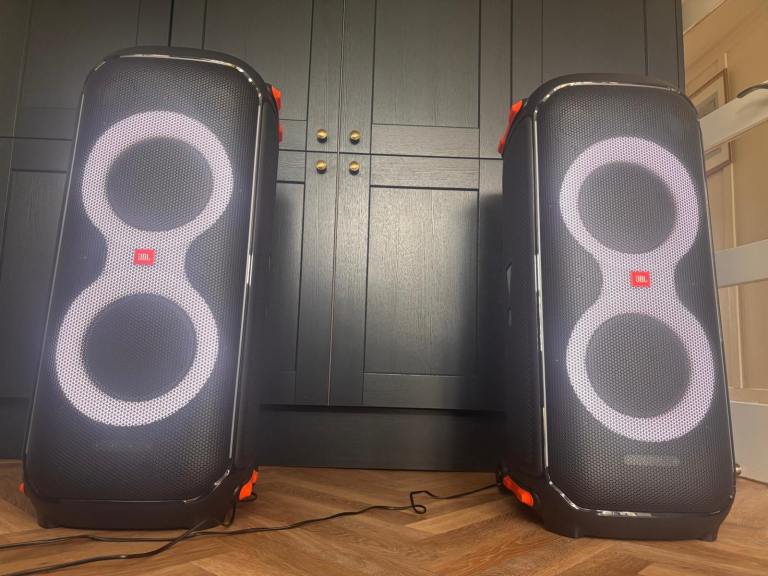 2 JBL 710 Speakers for hire