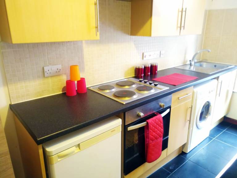 Studio flat - Shirley - BILLS INC - Available NOW