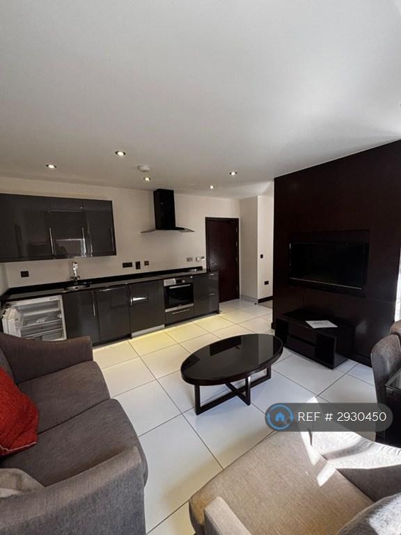 Studio flat in The Headrow, Leeds, LS1 (#2930450)